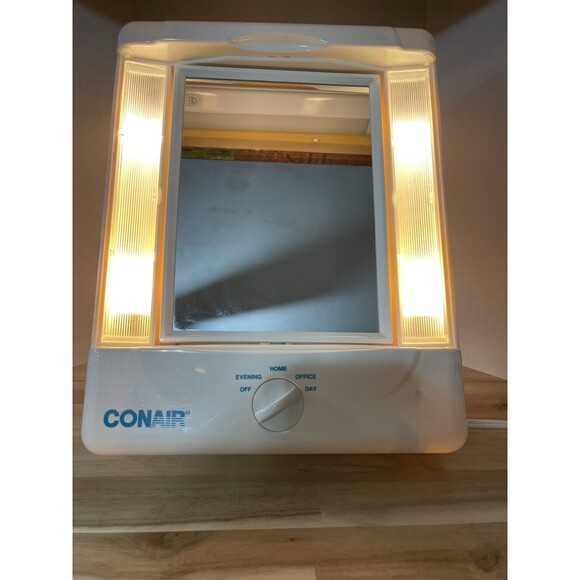 CONAIR Lighted Vanity With 1x & 10x Magnifying Mirrors & 4 Light Settings - Picture 1 of 10